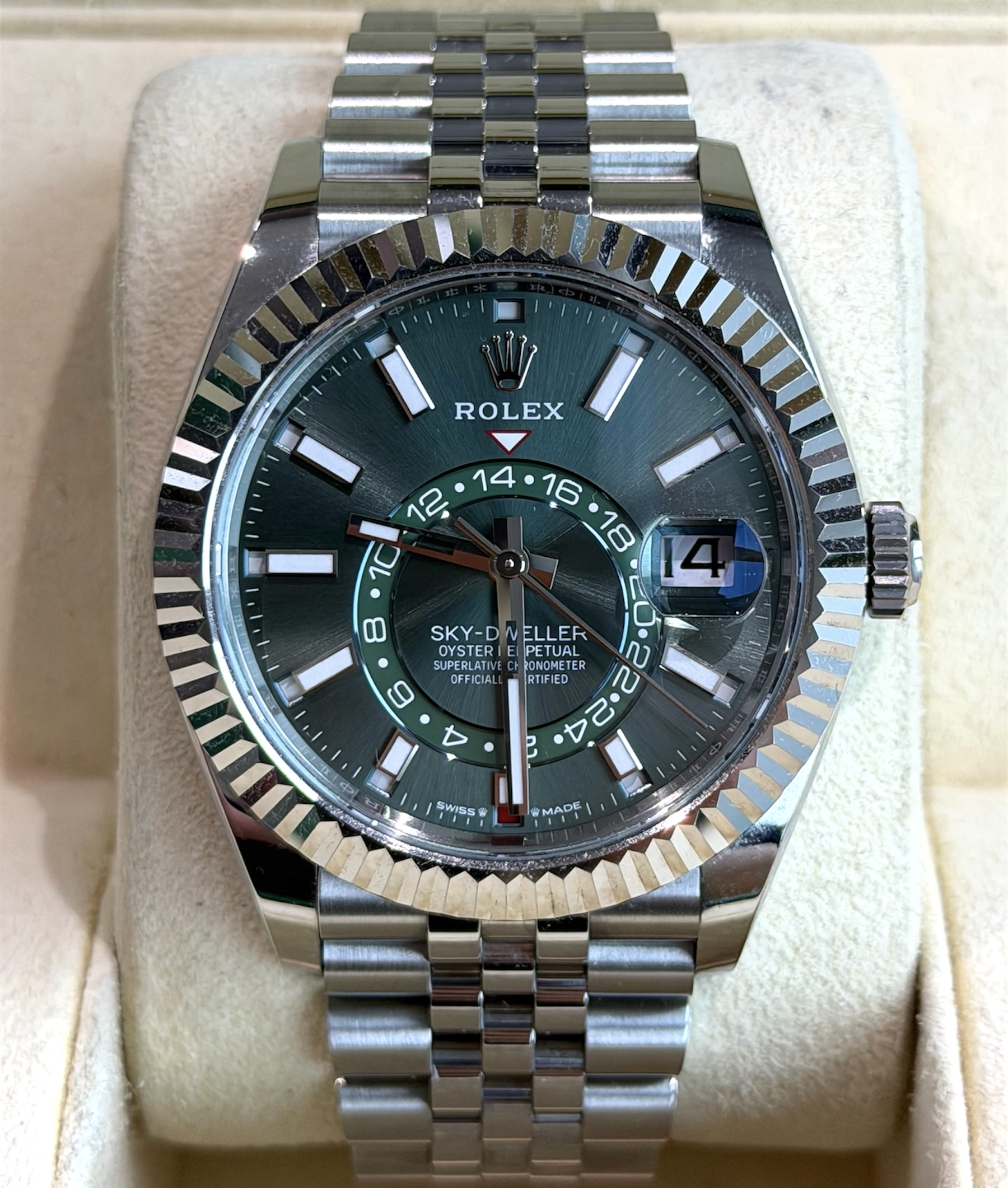 Rolex Rolex Sky-Dweller Green Dial Jubilee 336934 (2024)